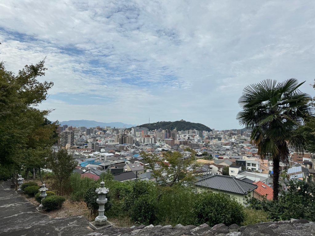 松山神社と松山城